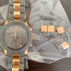 Michael Kors Accessories - Michael Kors timepiece Michael Kors Accessories - Michael Kors timepiece